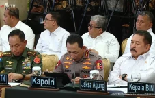 Kapolri soal Kayu Gelondongan...