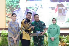 Bobby Nasution Sambut...
