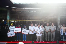 Pramono Beri Bantuan...