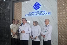 Menaker Yassierli Tegaskan...