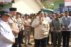 Prabowo ke Pengungsi...