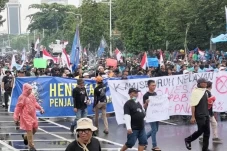 Belasan Ribu Massa Nelayan...