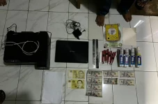 Ribuan Lembar Dolar...