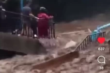 Banjir Bandang Terjang...