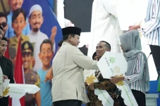 Prabowo: Petugas Bekerja...