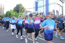 Ratusan Pelari Ikuti...