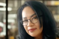 Menguatkan Perempuan,...