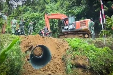TNI Rampungkan 2 Jembatan...
