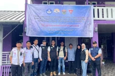 Tembus Sungai dan Perbukitan,...