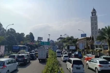 Kepadatan Jalur Puncak...