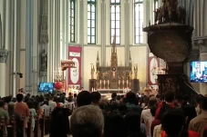 Hujan Deras, Misa Natal...