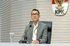 KPK Hentikan Penyidikan...