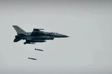 Kamboja: Jet Tempur...