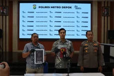 Peneror Bom ke 10 Sekolah...