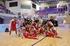 Bungkam Tuan Rumah Thailand...