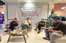 Pengamat dan Aktivis...