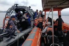 Pelayaran Kapal Wisata...