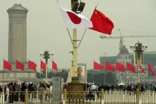 Tegang dengan China,...