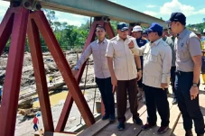 Menhan Dampingi Presiden...