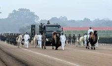 Pamer Kekuatan, Militer...