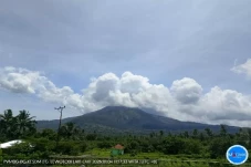 Gunung Lewotobi Laki-laki...