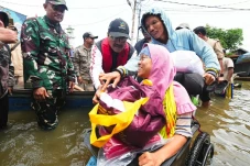 Tinjau 218 Pengungsi...