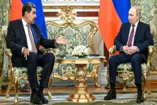 Mengapa Rusia Tak Menolong...
