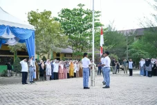 Hari Pertama Sekolah...