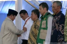 Presiden Prabowo Anugerahkan...