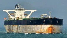 Kapal Tanker Dikejar...