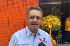 Hadiri HUT ke-19 Partai...