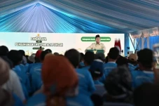 Prabowo: Kita Berdiri...