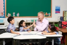 Era AI, Sekolah Didorong...