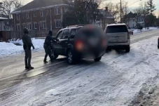 Agen ICE Amerika Tembak...