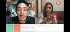 Aksi Azia Jadi Peramal...