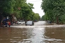 Jakarta Dikepung Banjir,...