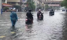 Jalan Mangga Dua Raya...