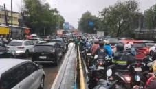 Macet Parah Akibat Banjir...