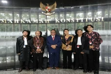 Uji Materiil UU Bahasa,...