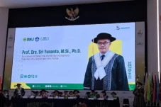 Orasi Guru Besar UMJ...