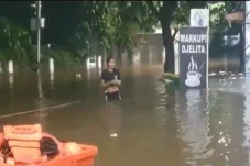 Banjir Kepung 16 Kecamatan...
