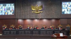 Gugatan Bonatua Soal...