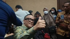 Tiba di Ruang Sidang,...