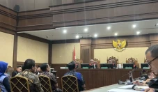 Debat Panas Pengacara...