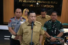 Plt Gubernur Riau Berkomitmen...