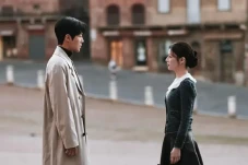 Kim Seon-ho Rela Belajar...
