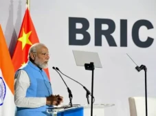 Navigasi BRICS di Bawah...