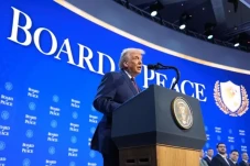Trump Batalkan Ancaman...