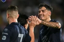 Shayne Pattynama Resmi...