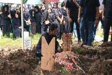 Reza Arap Berulang Kali...